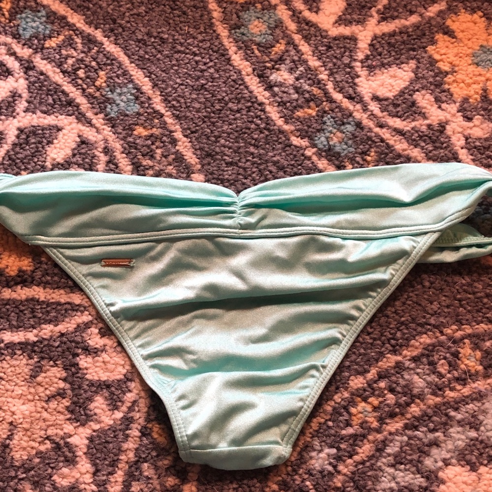 Victoria’s Secret bathing suit bottoms☀️🏊🏻‍♀️